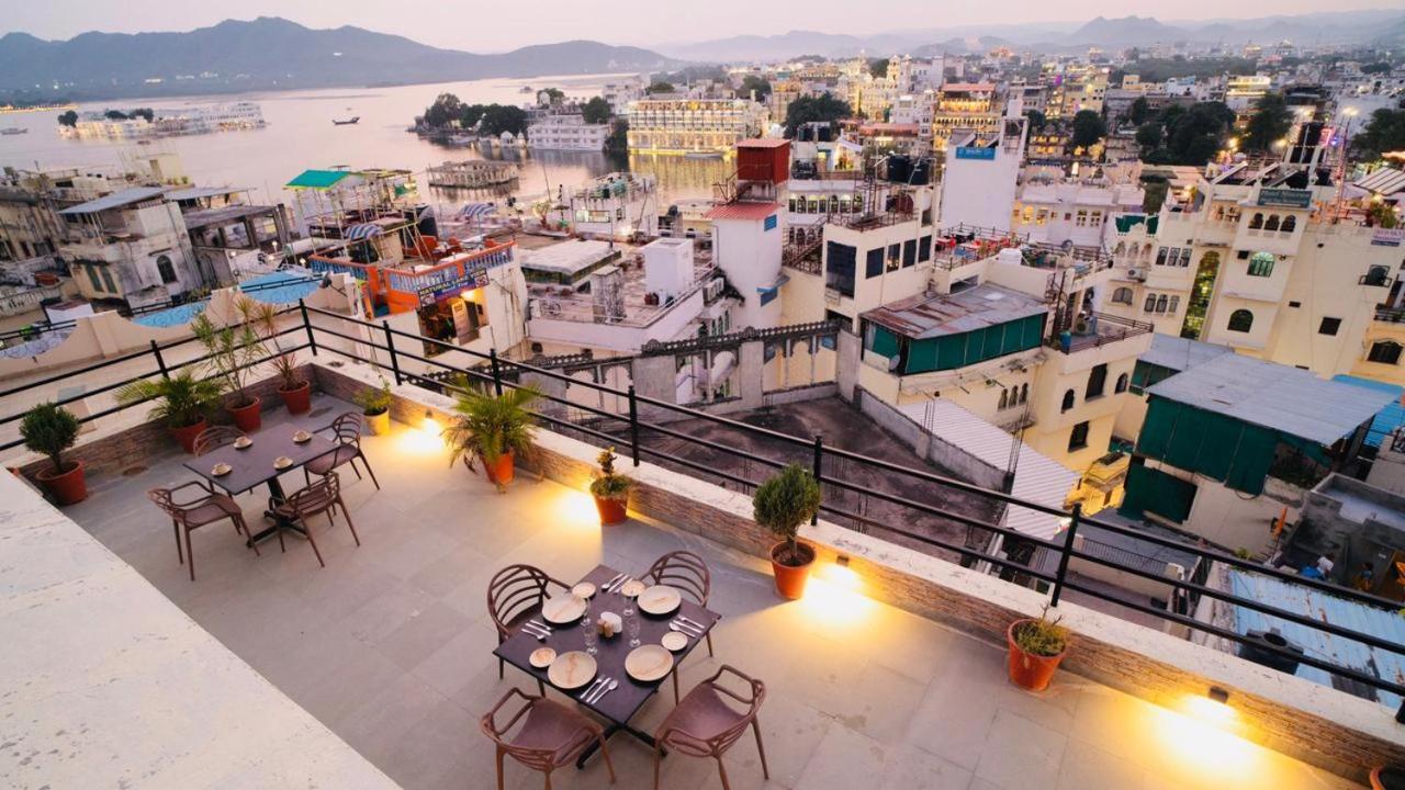 Hotel Lake Paradise Udaipur Bagian luar foto