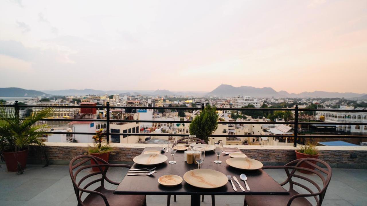 Hotel Lake Paradise Udaipur Bagian luar foto