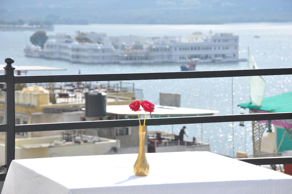 Hotel Lake Paradise Udaipur Ruang foto