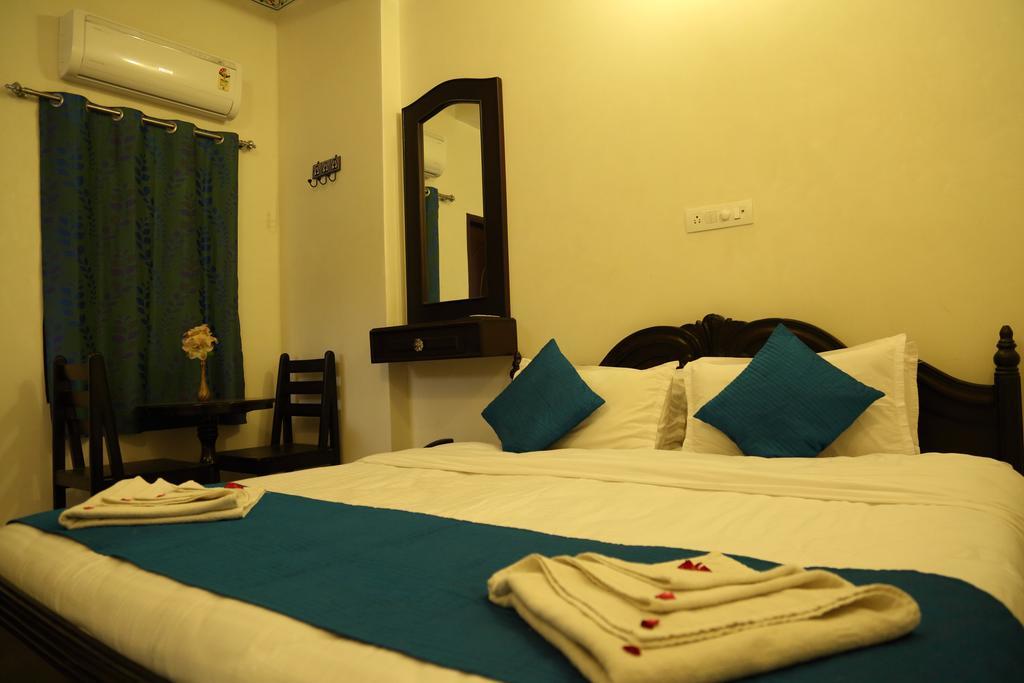 Hotel Lake Paradise Udaipur Bagian luar foto