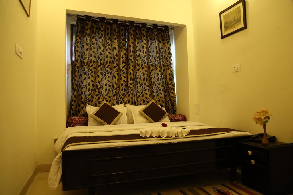 Hotel Lake Paradise Udaipur Bagian luar foto