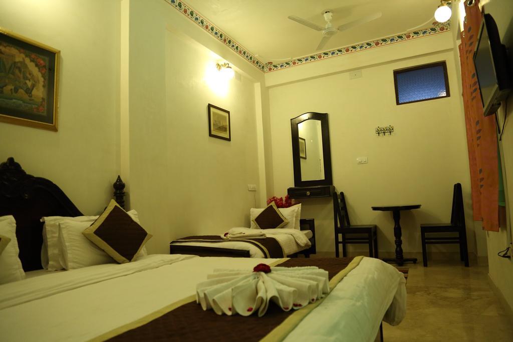 Hotel Lake Paradise Udaipur Bagian luar foto