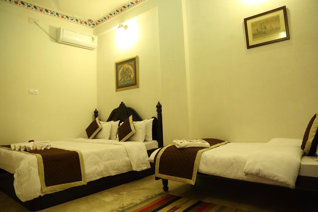 Hotel Lake Paradise Udaipur Bagian luar foto