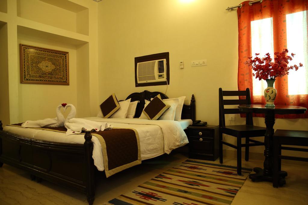Hotel Lake Paradise Udaipur Bagian luar foto