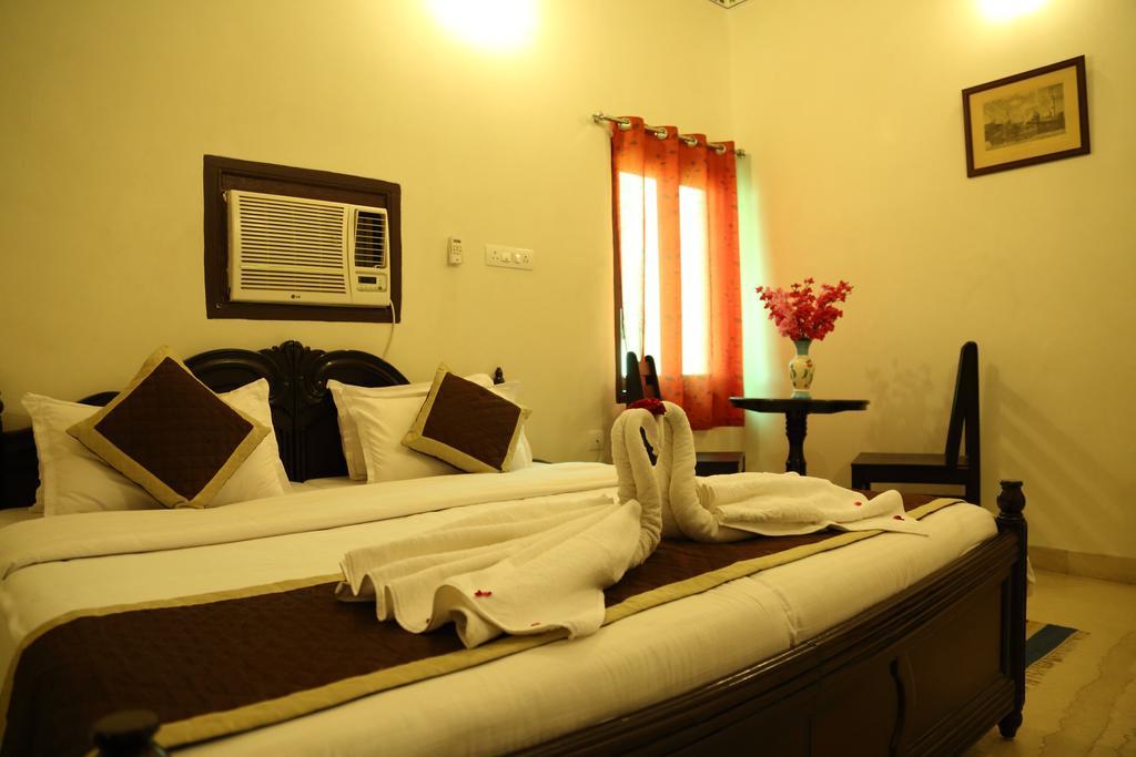 Hotel Lake Paradise Udaipur Bagian luar foto