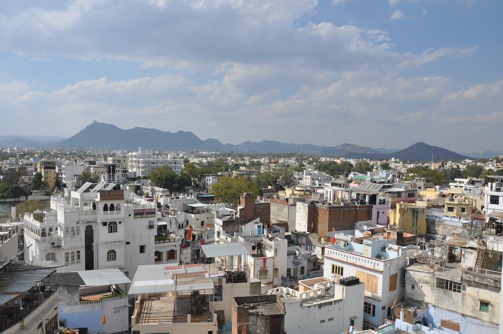Hotel Lake Paradise Udaipur Bagian luar foto