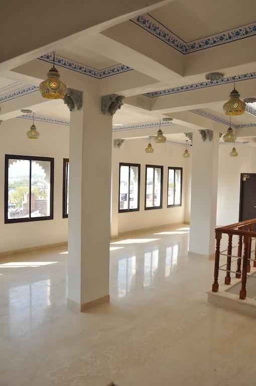 Hotel Lake Paradise Udaipur Bagian luar foto