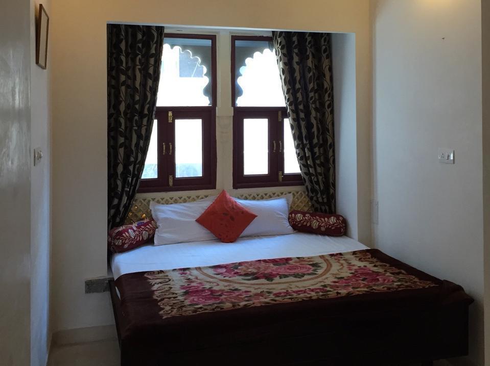 Hotel Lake Paradise Udaipur Bagian luar foto