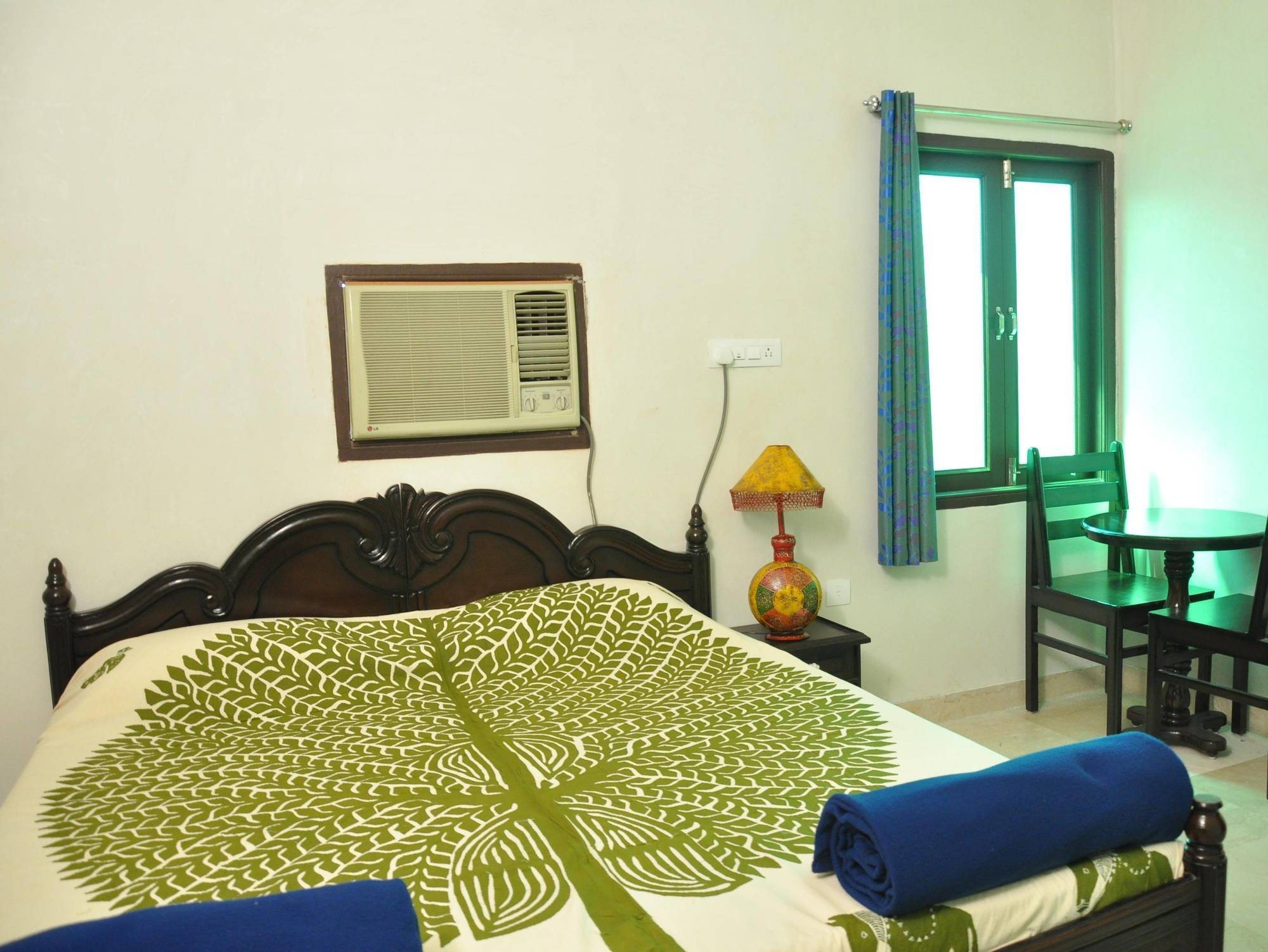 Hotel Lake Paradise Udaipur Bagian luar foto